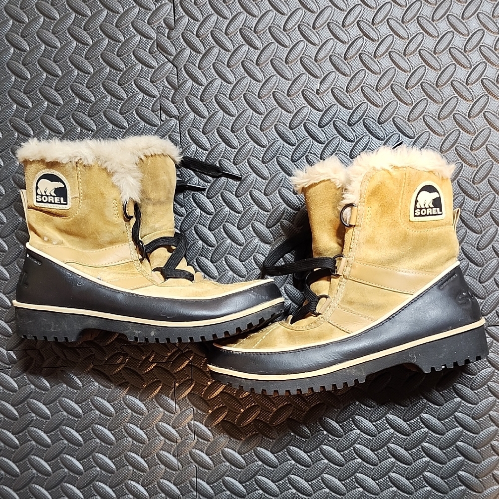 Sorel Black and Tan Fur-Lined Boots